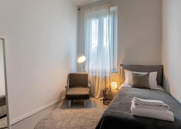 Guesthost - Casa60 * Parma